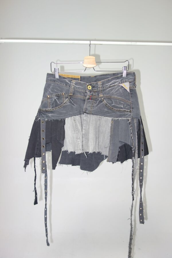HOE SCHOOL mini skirt 16